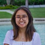 Caroline Valenzuela Headshot